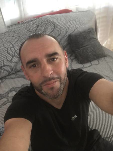 Jérôme très chaud et coquin