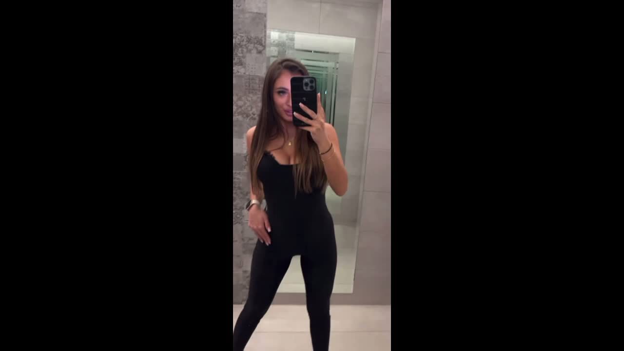 Nina - Escort