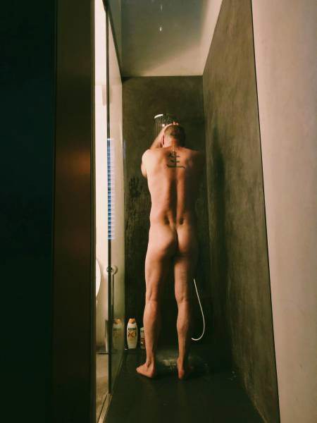 A votre service Mesdames.