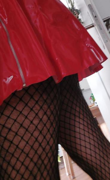 Travestie chaude avec talon et collants sexy