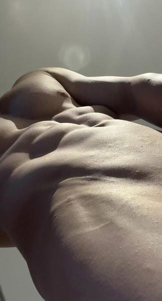 Service homme réservé aux femme adultes