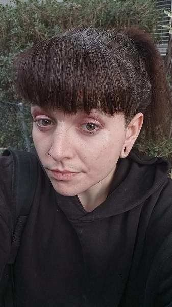 Jeune femme trans suceuse pro expert meme
