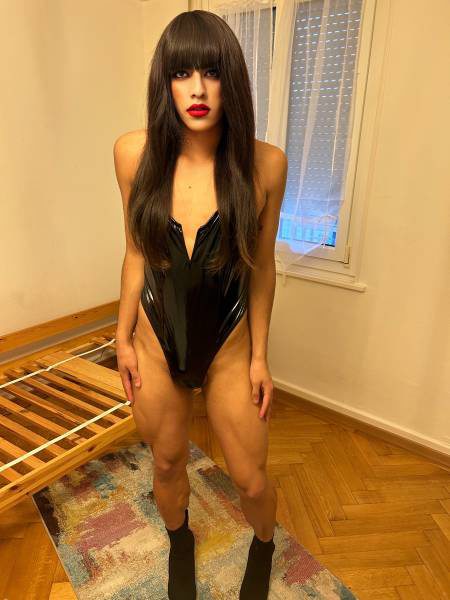 Trans 19ans suce nature pas de tabou sperma la bouche