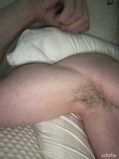 Trainierter Toy Boy bietet Escort Dienste an