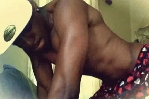 grand black viril de 29 ans,sexy doué et très bien monté