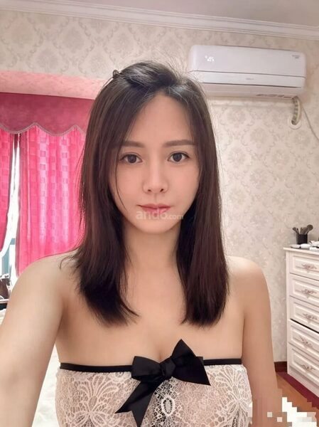 Nicole - Escort