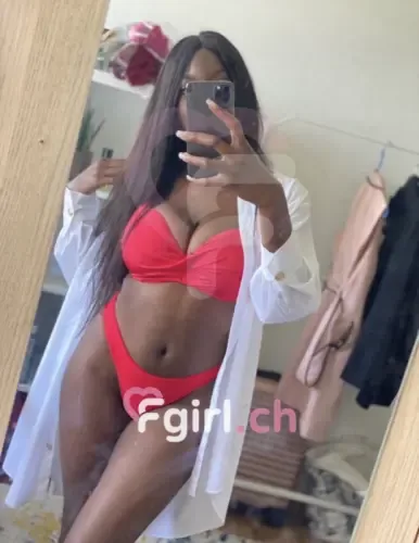 Femme black élégante et raffinée