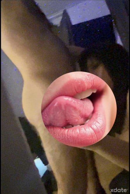 Geile Stute lutscht gerne deine lollipop bis zum Schluss! Bei mir privat!