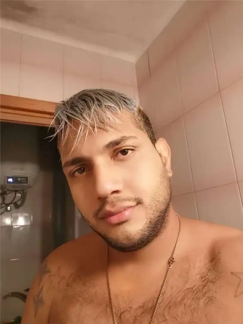 Denni activo latino