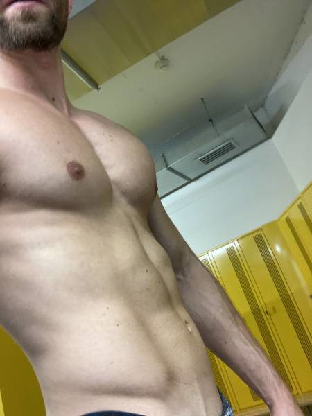 Escort boy pour femme ou couple