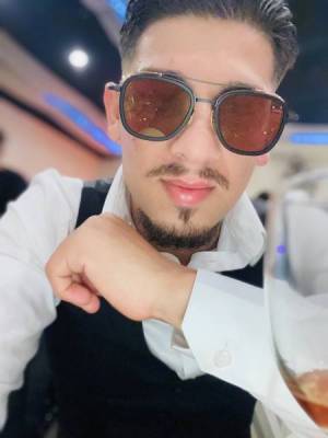 Jeune homme pour couple/femme