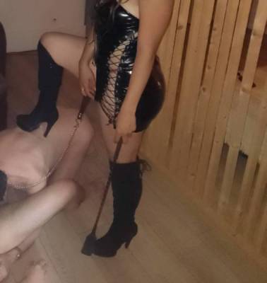 Dominatrice cherche soumis dévoué