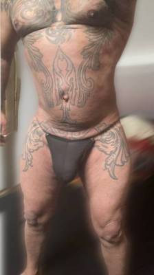 Maitre thor avec un sex xxl 17x8 se déplace chez vous