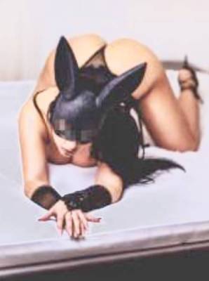 Belle domina, pour esclaves dociles