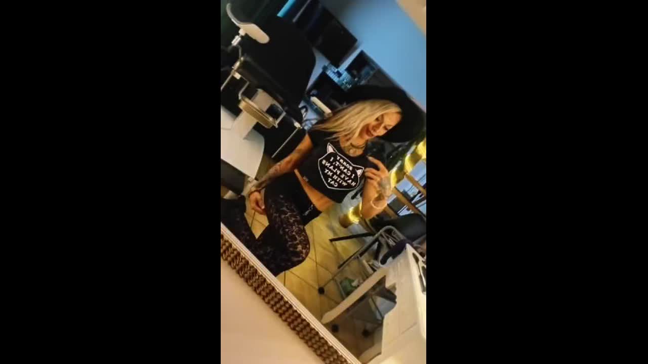Fetischlady Latifa Noir