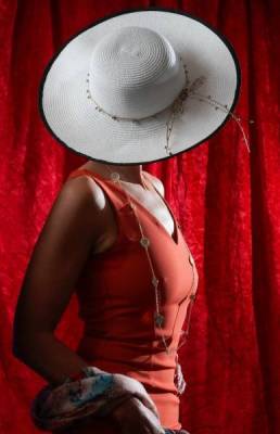 Belle femme élégante occasionnelle