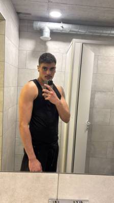 Homme élégant pour instants de plaisir (juste les femmes)