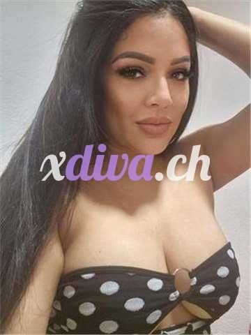 NICOLE GROS SEINS