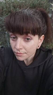 Jeune femme trans suceuse pro expert meme
