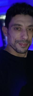Jeune espagnol discret et sympathique