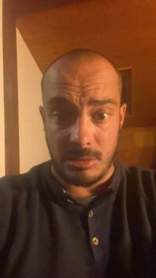 Jeune homme bi ouvert à toute proposition