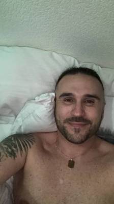 Homme à votre disposition ce dimanche dès 17h pour la nuit