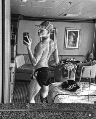 Jeune latino TWINK